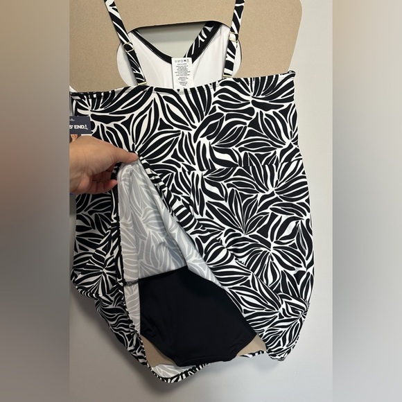 ☀️NWT Lands' End Women’s V-Neck Tulip Wrap Swim Dress – Sizes L☀️ - Picture 9 of 13